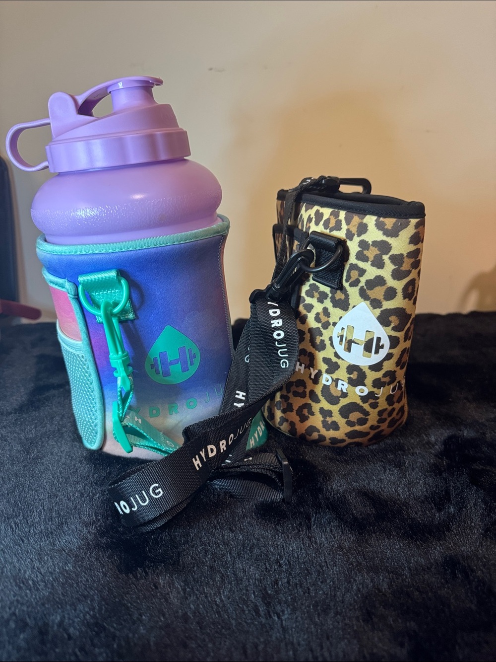 72oz HydroJug Purple Ombre Bottle w/ 2 Sleeve Cases